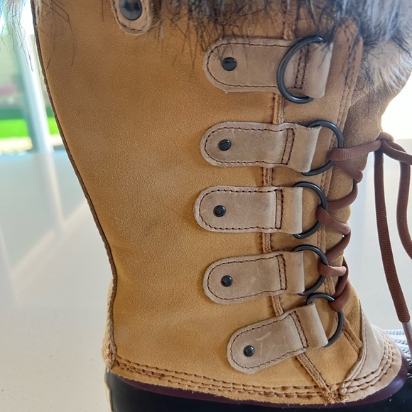 Sorel Joan of Arctic boots in Taffy and Royale. Size 8. - Picture 8 of 10